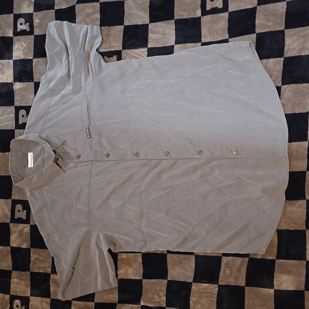 Men's Columbia shirt